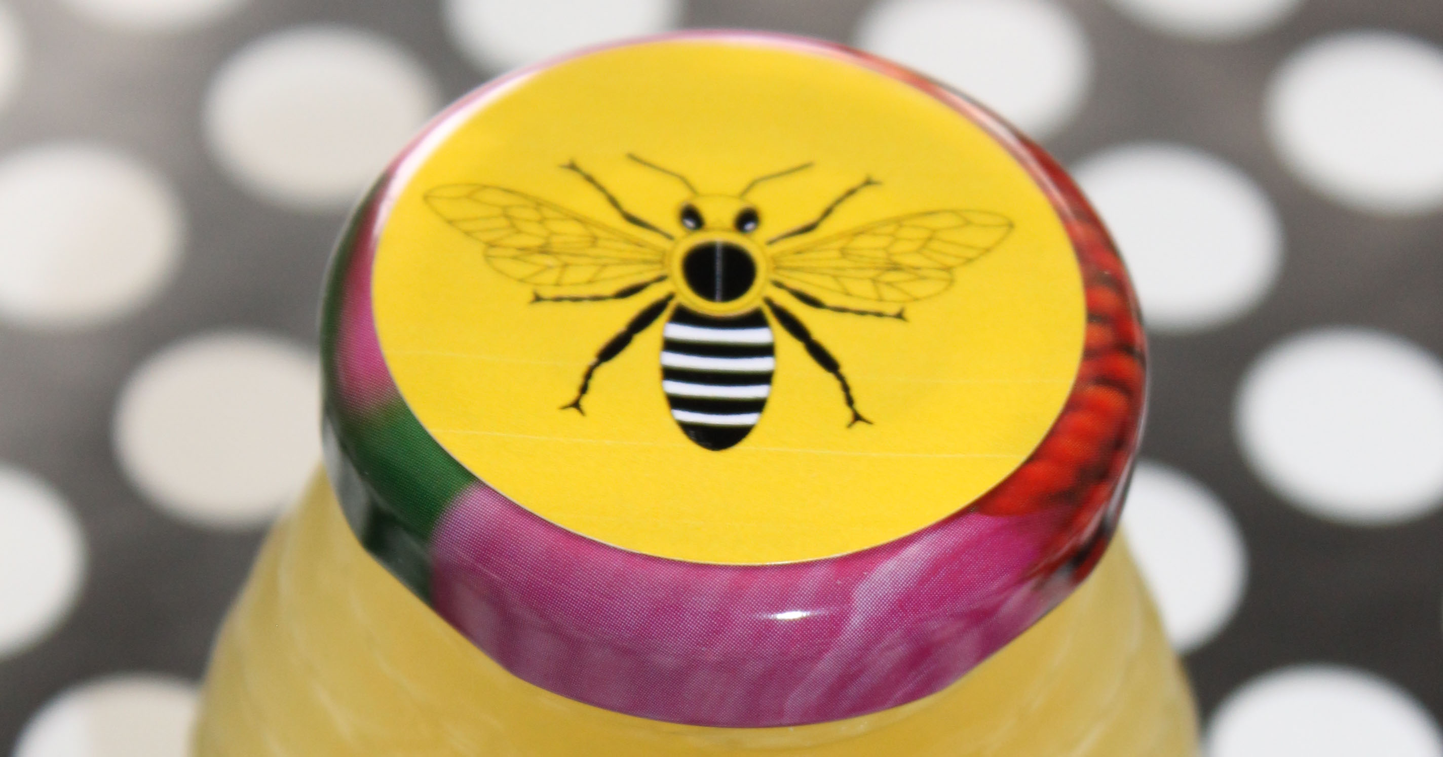 Honey jar lid with free printable label template.