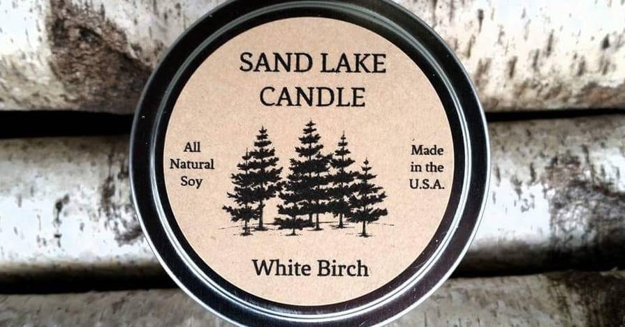 Candle label with only essential information.